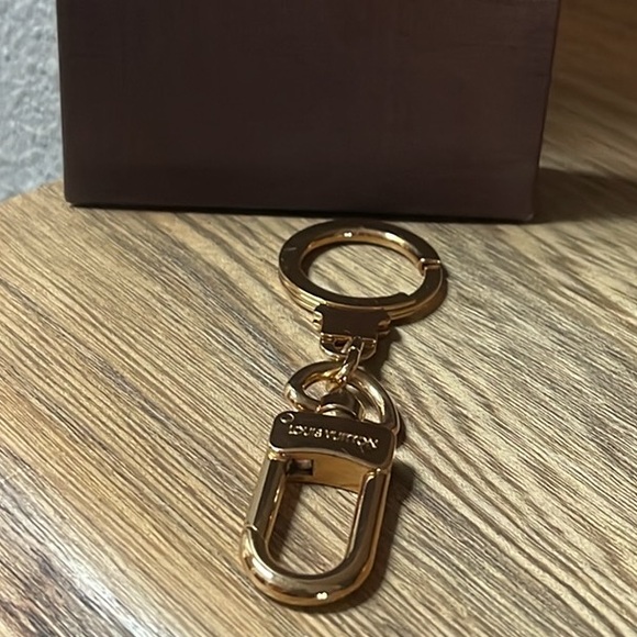 NEW Authentic Louis Vuitton Anokre Key Chain & Louis Vuitton Box Case - Picture 1 of 15